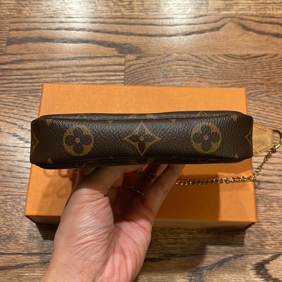 Louis Vuitton Mini Pochette in Monogram - Picture 8 of 10